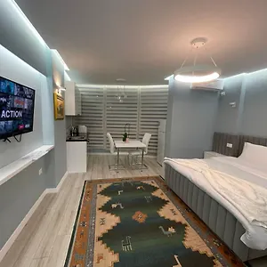 Comfort In Center Apartment