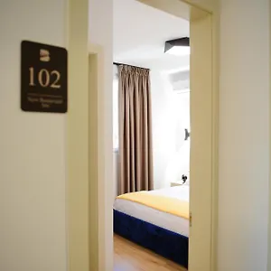 Otel New Boulevard, Tiran